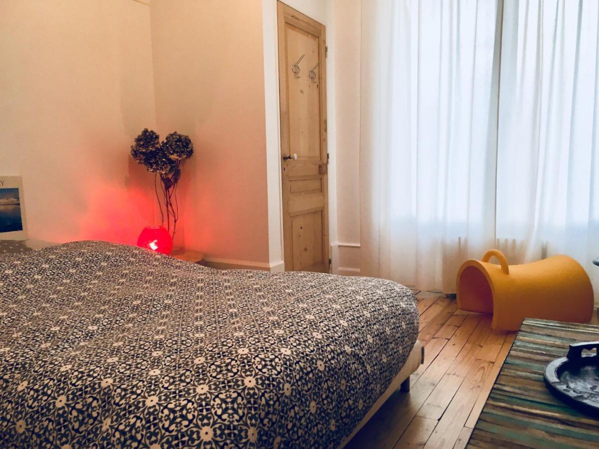 タッサン・ラ・ドゥミ・リュンヌ Aux Tourelles 1888 - Tres Proche Lyon Bed & Breakfast エクステリア 写真
