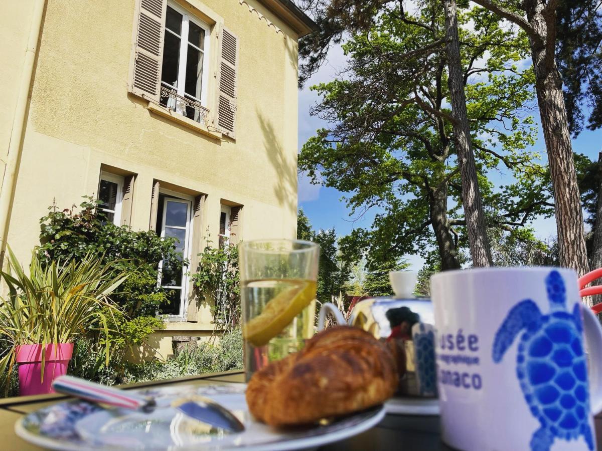 タッサン・ラ・ドゥミ・リュンヌ Aux Tourelles 1888 - Tres Proche Lyon Bed & Breakfast エクステリア 写真