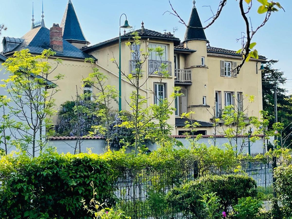 タッサン・ラ・ドゥミ・リュンヌ Aux Tourelles 1888 - Tres Proche Lyon Bed & Breakfast エクステリア 写真