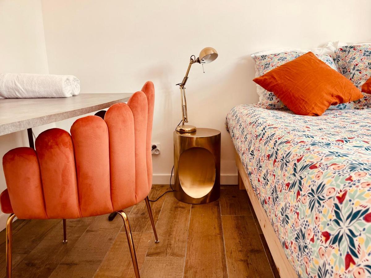 タッサン・ラ・ドゥミ・リュンヌ Aux Tourelles 1888 - Tres Proche Lyon Bed & Breakfast エクステリア 写真