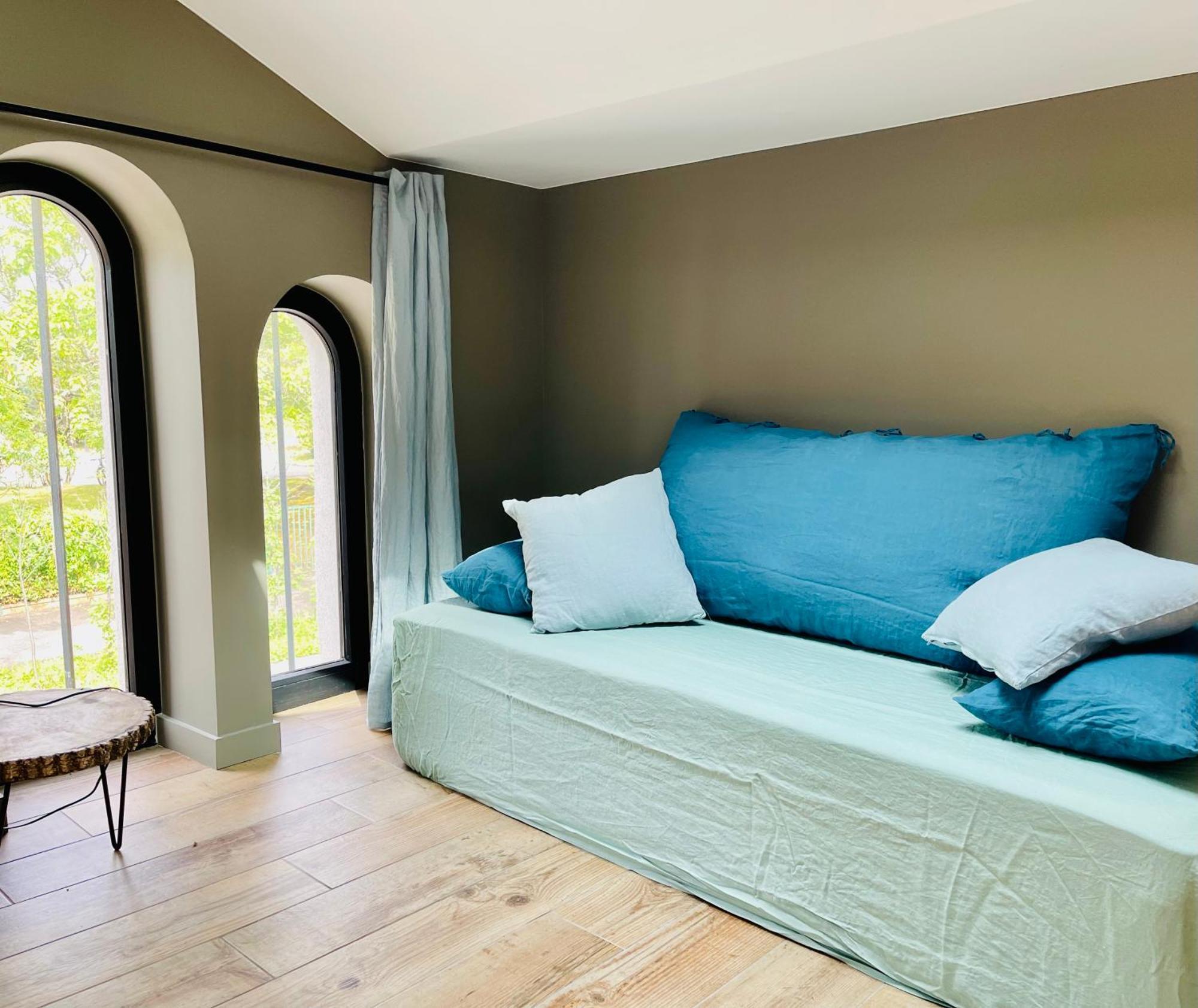 タッサン・ラ・ドゥミ・リュンヌ Aux Tourelles 1888 - Tres Proche Lyon Bed & Breakfast エクステリア 写真